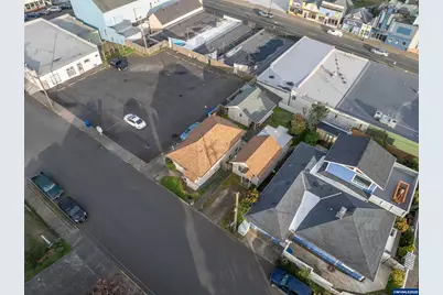 443 SW 7th St, Newport, OR 97365 - Photo 10