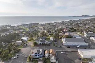 443 SW 7th St, Newport, OR 97365 - Photo 18