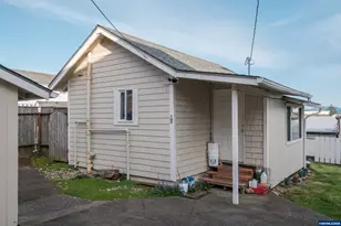 443 SW 7th St, Newport, OR 97365 - Photo 6