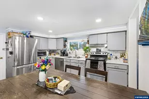 456 N Log Cabin St, Independence, OR 97351 - Photo 12