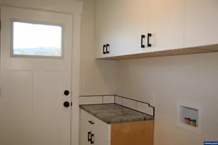 1661 Cooper St, Lebanon, OR 97355 - Photo 8