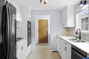 1882 Woodstock Cir NW, Salem, OR 97304 - Photo 4