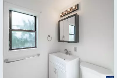 875 S 5th St, Lebanon, OR 97355 - Photo 18