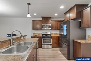 419 Vine Ave, Woodburn, OR 97071 - Photo 24