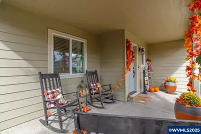 419 Vine Av, Woodburn, OR 97071 - Photo 4