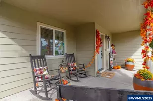 419 Vine Ave, Woodburn, OR 97071 - Photo 4