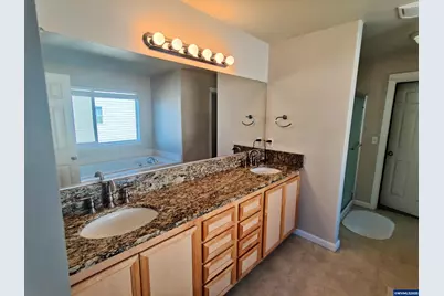 523 Golden Eagle St NW, Salem, OR 97304 - Photo 34