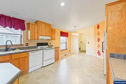 917 Luke St, Independence, OR 97351 - Photo 16