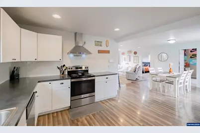 301 Russell St, Lebanon, OR 97355 - Photo 10