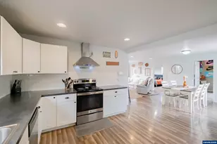 301 Russell St, Lebanon, OR 97355 - Photo 10