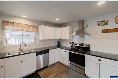 301 Russell St, Lebanon, OR 97355 - Photo 8