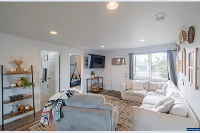 301 Russell St, Lebanon, OR 97355 - Photo 16