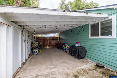 301 Russell St, Lebanon, OR 97355 - Photo 48