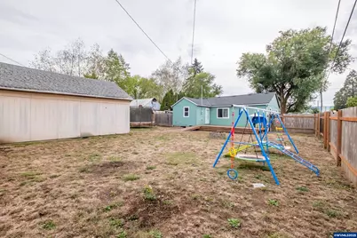 301 Russell St, Lebanon, OR 97355 - Photo 34