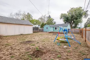 301 Russell St, Lebanon, OR 97355 - Photo 34