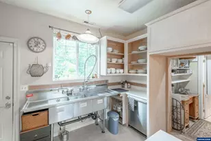 209 Templeton St, Brownsville, OR 97327 - Photo 28