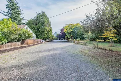 209 Templeton St, Brownsville, OR 97327 - Photo 40