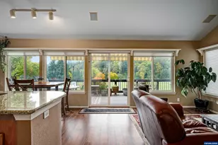 528 Creekside Dr SE, Salem, OR 97306 - Photo 14