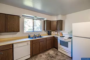 951 Dogwood St, Sweet Home, OR 97386 - Photo 26