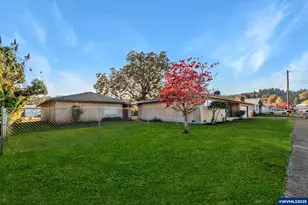 951 Dogwood St, Sweet Home, OR 97386 - Photo 2