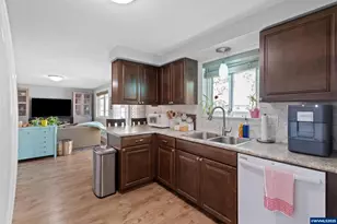 1328 Alberta Ave E, Monmouth, OR 97361 - Photo 12