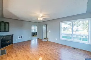 1050 Barnes Ave SE, Salem, OR 97306 - Photo 10