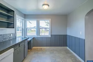 1050 Barnes Ave SE, Salem, OR 97306 - Photo 18