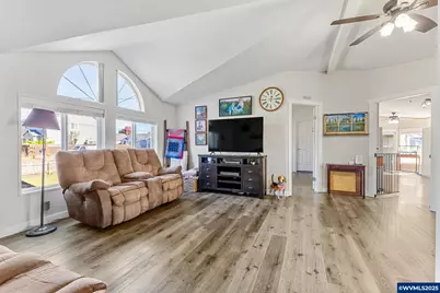 4676 Auburn Rd NE, Salem, OR 97301 - Photo 8