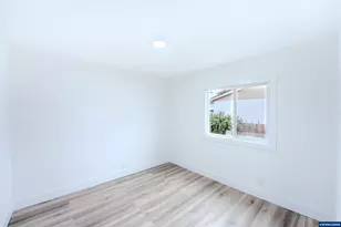 3370 Maple St, Hubbard, OR 97032 - Photo 10