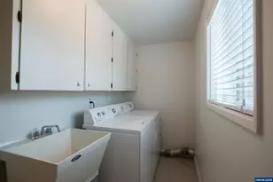 334 NE 13th Ave, Albany, OR 97321 - Photo 12