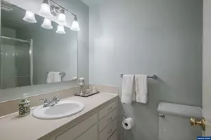 334 NE 13th Ave, Albany, OR 97321 - Photo 2