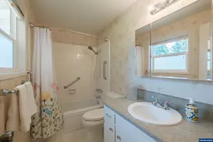 334 NE 13th Ave, Albany, OR 97321 - Photo 16