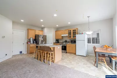 621 Jasmine Cir, Independence, OR 97351 - Photo 8