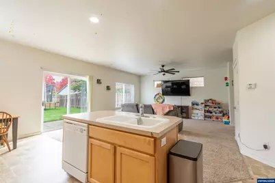 621 Jasmine Cir, Independence, OR 97351 - Photo 12