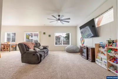 621 Jasmine Cir, Independence, OR 97351 - Photo 6