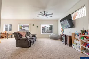 621 Jasmine Cir, Independence, OR 97351 - Photo 6