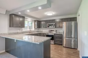 3897 Glenwood Lp SE, Salem, OR 97317 - Photo 6