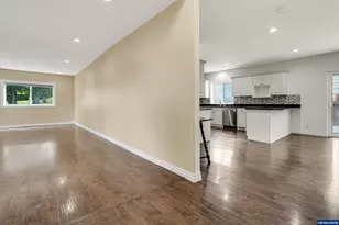 251 Fairview St, Silverton, OR 97381 - Photo 6