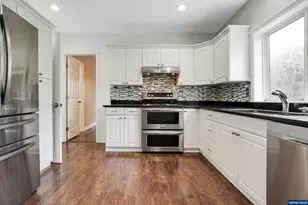 251 Fairview St, Silverton, OR 97381 - Photo 12