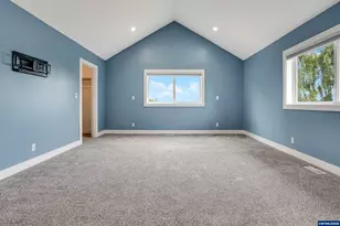 251 Fairview St, Silverton, OR 97381 - Photo 28