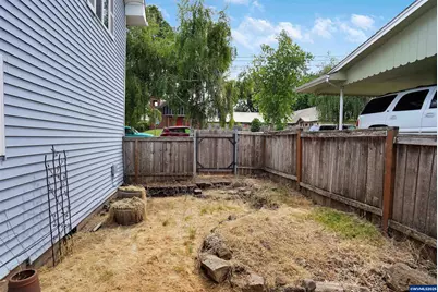 251 Fairview St, Silverton, OR 97381 - Photo 46