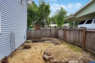 251 Fairview St, Silverton, OR 97381 - Photo 46