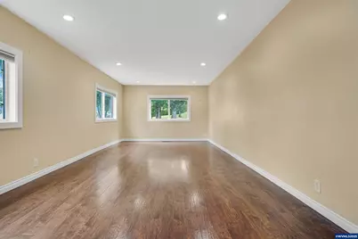 251 Fairview St, Silverton, OR 97381 - Photo 10