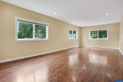 251 Fairview St, Silverton, OR 97381 - Photo 8