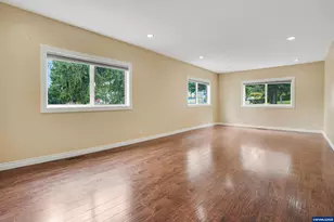 251 Fairview St, Silverton, OR 97381 - Photo 8