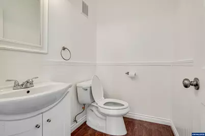 251 Fairview St, Silverton, OR 97381 - Photo 18