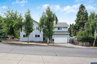 251 Fairview St, Silverton, OR 97381 - Photo 2