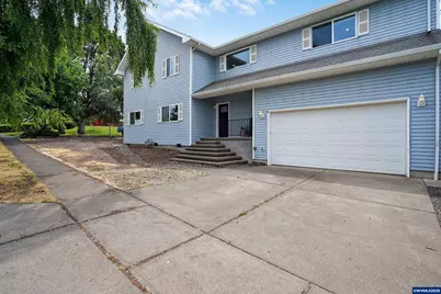 251 Fairview St, Silverton, OR 97381 - Photo 4