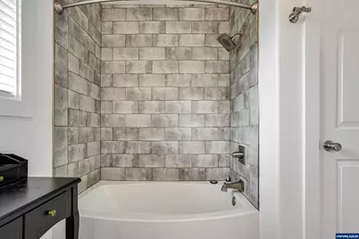 251 Fairview St, Silverton, OR 97381 - Photo 32