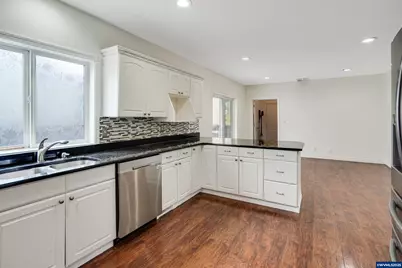 251 Fairview St, Silverton, OR 97381 - Photo 14